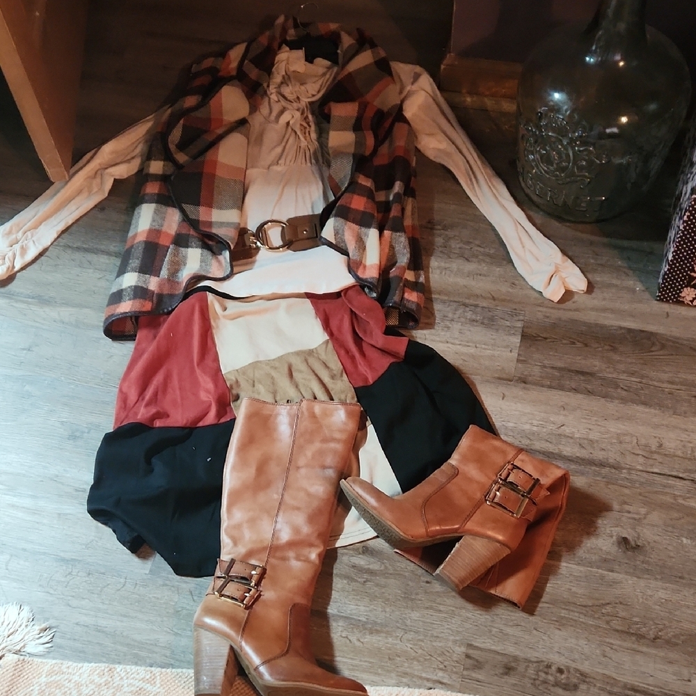 HYFVE Plaid Vest with Belt - Red and Black - Picture 2 of 15